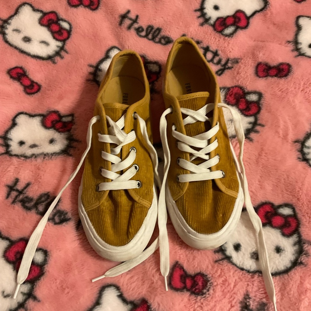 Ribbed fall sneakers
